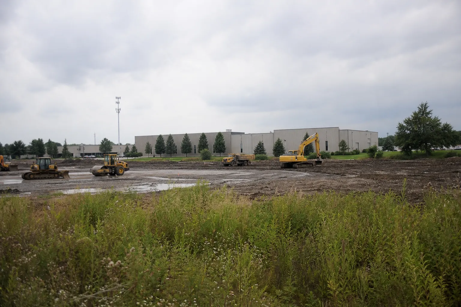 AI-generated illustration of the topic: Dart Controls wins approval to add 39,525‑sf warehouse on 106th Street in Zionsville